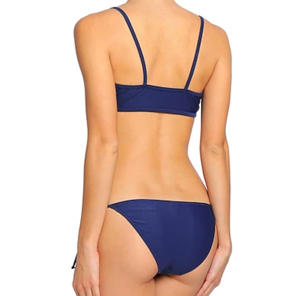 Bikini - Picture 7 of 7